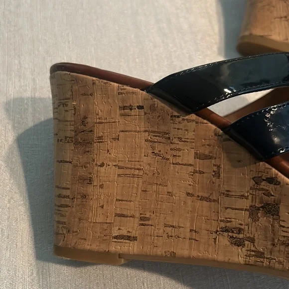 Tommy Hilfiger Women’s Wedges w/ Black Strap Size 9 Amazing condition - Picture 5 of 15